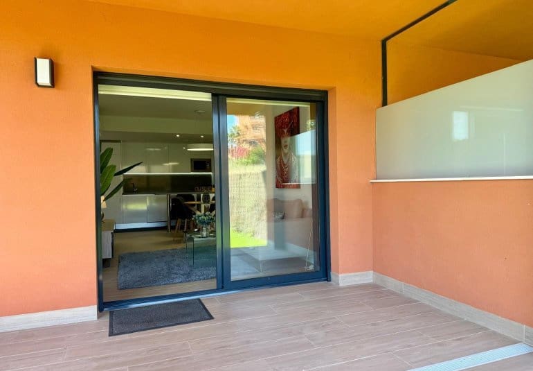 Apartamento de 2 habitaciones en Villamartin en venta con piscina - 259.000 € (Ref: 9737854)