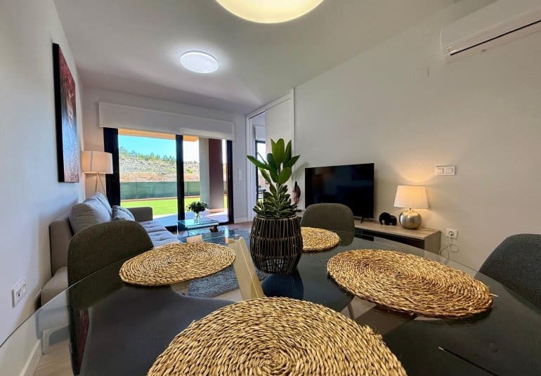 Apartamento de 2 habitaciones en Villamartin en venta con piscina - 259.000 € (Ref: 9737854)