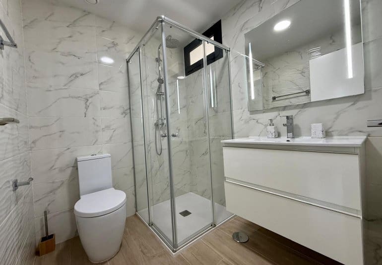 Apartamento de 2 habitaciones en Villamartin en venta con piscina - 259.000 € (Ref: 9737854)