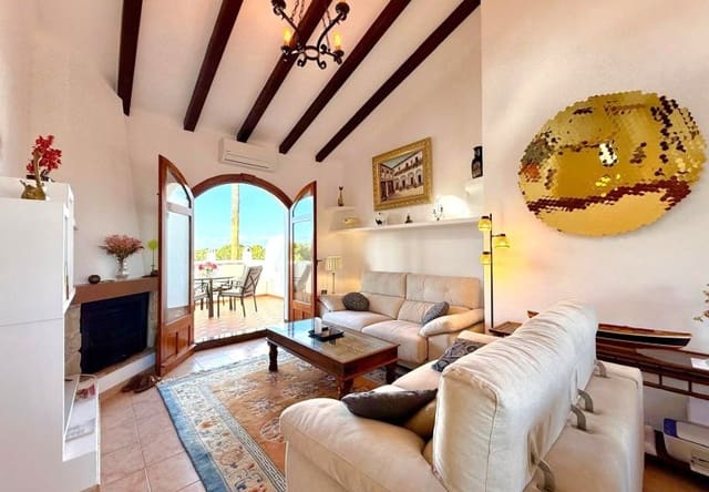 Chalet de 3 habitaciones en Villamartin, Orihuela en venta - 425.000 € (Ref: 9737856)