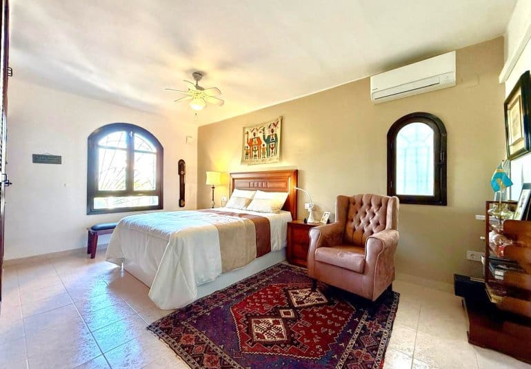 Chalet de 3 habitaciones en Villamartin en venta - 425.000 € (Ref: 9737856)