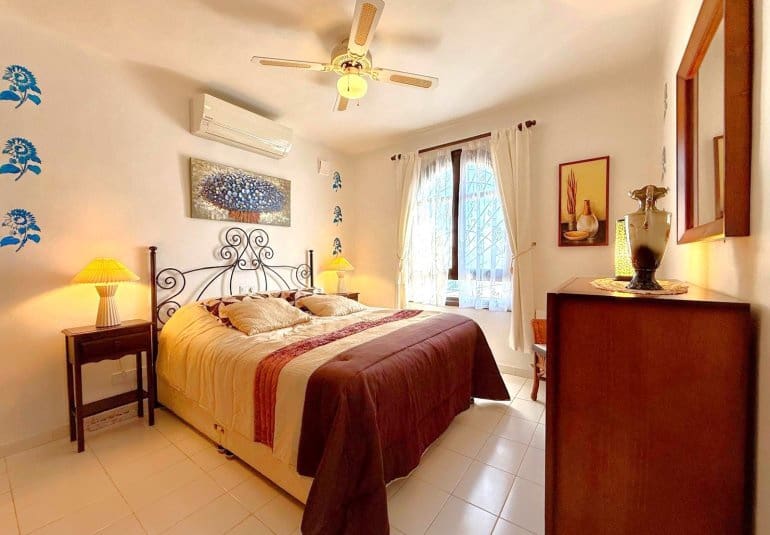 Chalet de 3 habitaciones en Villamartin en venta - 425.000 € (Ref: 9737856)