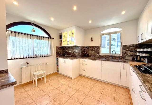 Chalet de 3 habitaciones en Villamartin, Orihuela en venta - 425.000 € (Ref: 9737856)