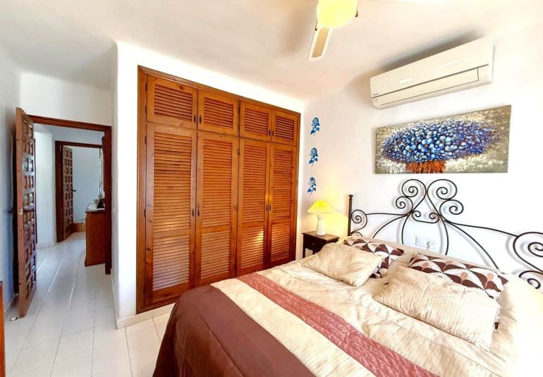 Chalet de 3 habitaciones en Villamartin en venta - 425.000 € (Ref: 9737856)