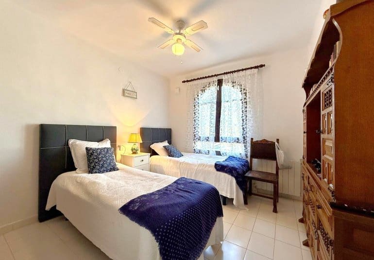 Chalet de 3 habitaciones en Villamartin en venta - 425.000 € (Ref: 9737856)