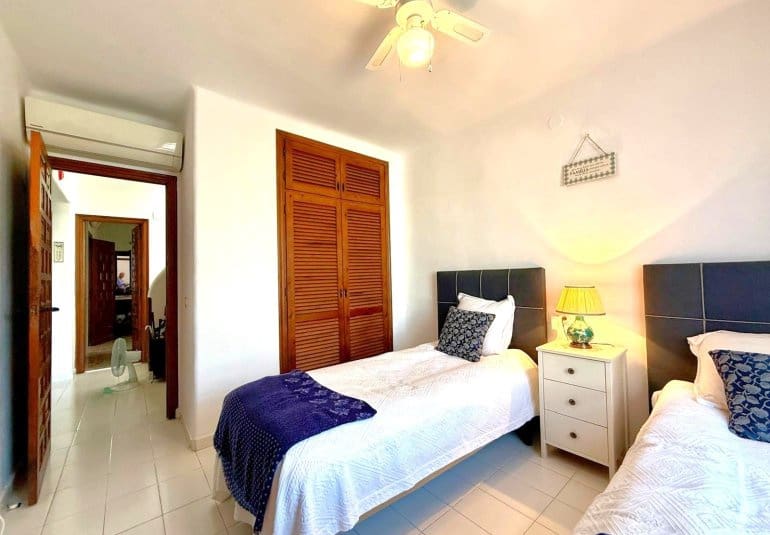 Chalet de 3 habitaciones en Villamartin en venta - 425.000 € (Ref: 9737856)