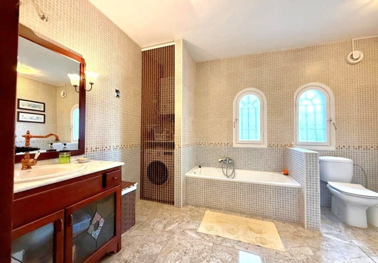 Chalet de 3 habitaciones en Villamartin en venta - 425.000 € (Ref: 9737856)