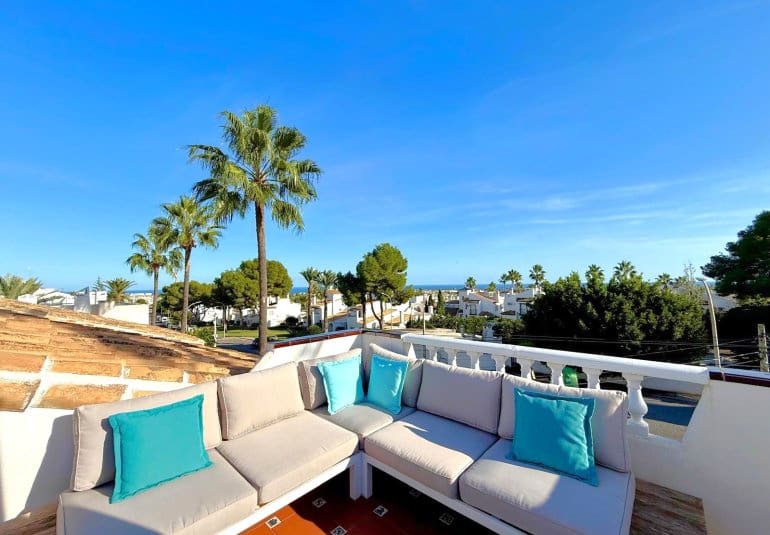 Chalet de 3 habitaciones en Villamartin en venta - 425.000 € (Ref: 9737856)