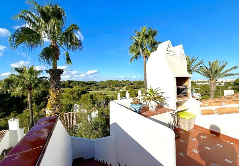 Chalet de 3 habitaciones en Villamartin en venta - 425.000 € (Ref: 9737856)