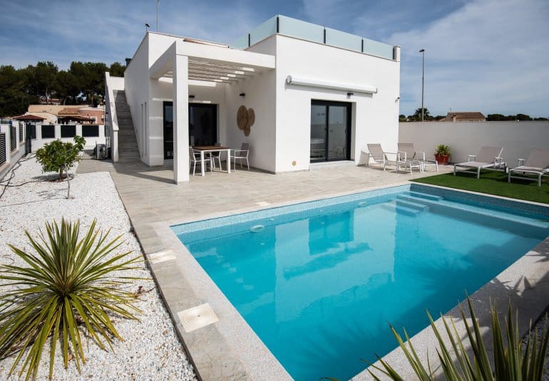 3 bedroom Villa for sale in Pinar de Campoverde with pool - € 422,500 (Ref: 9737857)