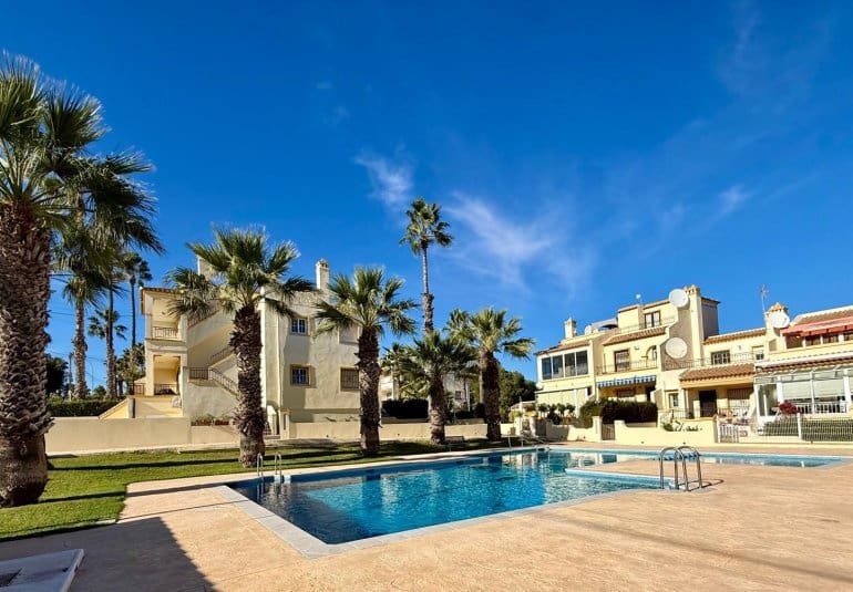 2 bedroom Townhouse for sale in Villamartin with pool - € 229,500 (Ref: 9737860)