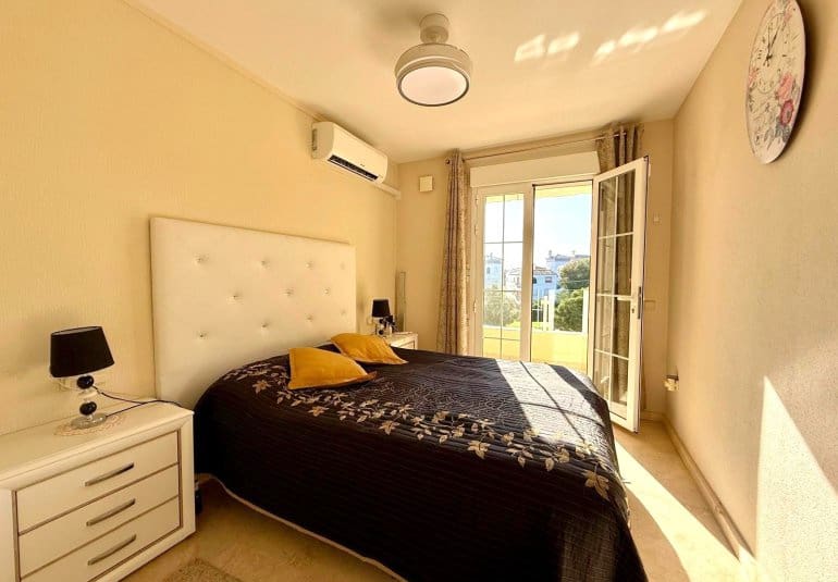 2 bedroom Townhouse for sale in Villamartin with pool - € 229,500 (Ref: 9737860)