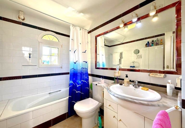 2 bedroom Townhouse for sale in Villamartin with pool - € 229,500 (Ref: 9737860)