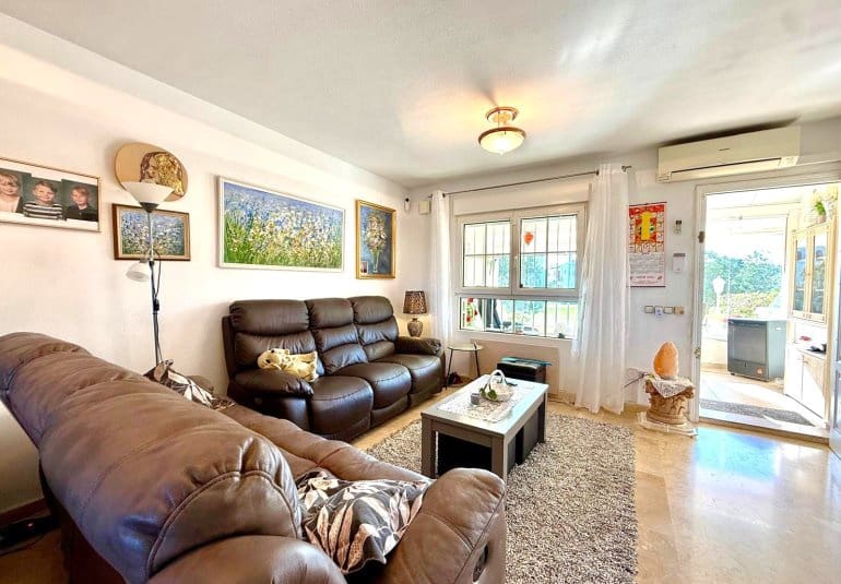 2 bedroom Townhouse for sale in Villamartin with pool - € 229,500 (Ref: 9737860)