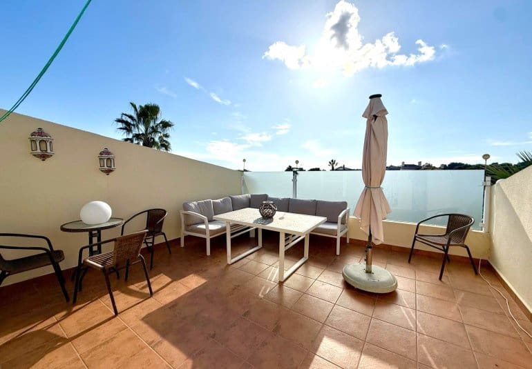 2 bedroom Townhouse for sale in Villamartin with pool - € 229,500 (Ref: 9737860)