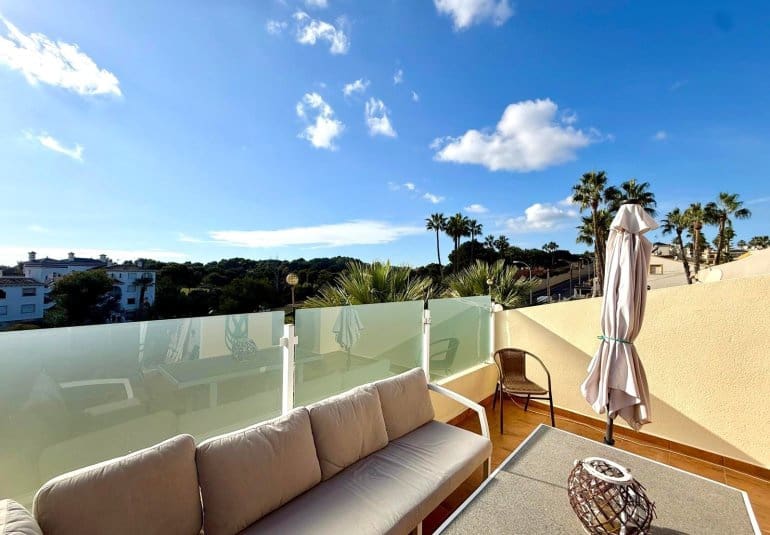 2 bedroom Townhouse for sale in Villamartin with pool - € 229,500 (Ref: 9737860)