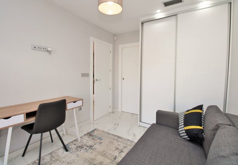 Chalet de 3 habitaciones en Villamartin en venta con piscina - 375.000 € (Ref: 9745143)