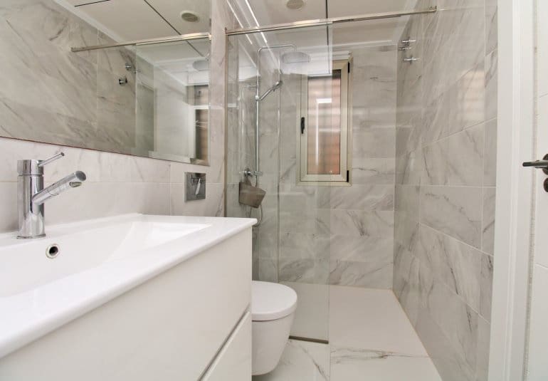 Chalet de 3 habitaciones en Villamartin en venta con piscina - 375.000 € (Ref: 9745143)