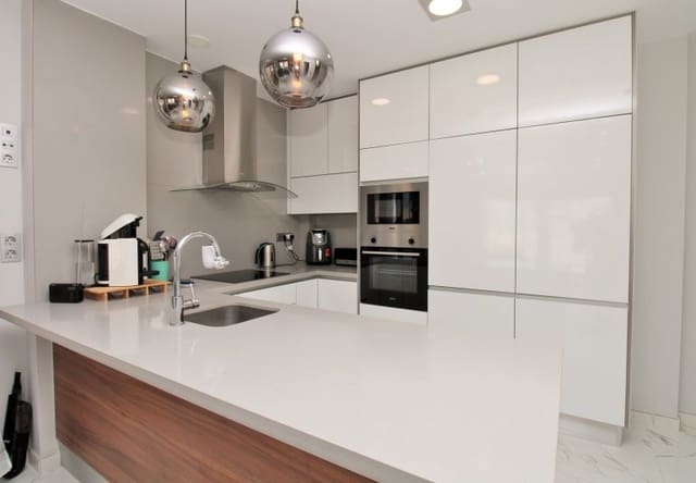 Chalet de 3 habitaciones en Villamartin, Orihuela en venta con piscina - 375.000 € (Ref: 9745143)