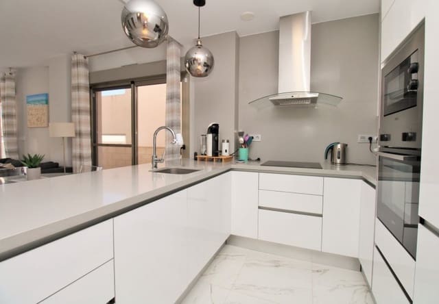 Chalet de 3 habitaciones en Villamartin, Orihuela en venta con piscina - 375.000 € (Ref: 9745143)