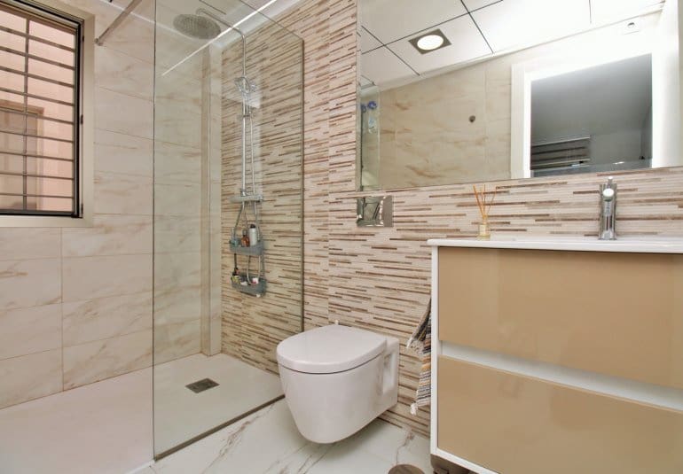 Chalet de 3 habitaciones en Villamartin en venta con piscina - 375.000 € (Ref: 9745143)