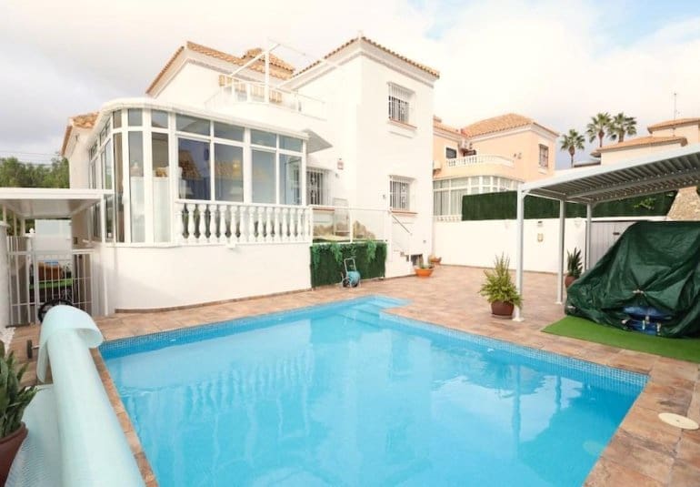 4 bedroom Villa for sale in Filipinas with pool - € 408,000 (Ref: 9745145)