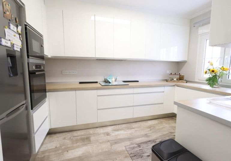 4 bedroom Villa for sale in Filipinas with pool - € 408,000 (Ref: 9745145)