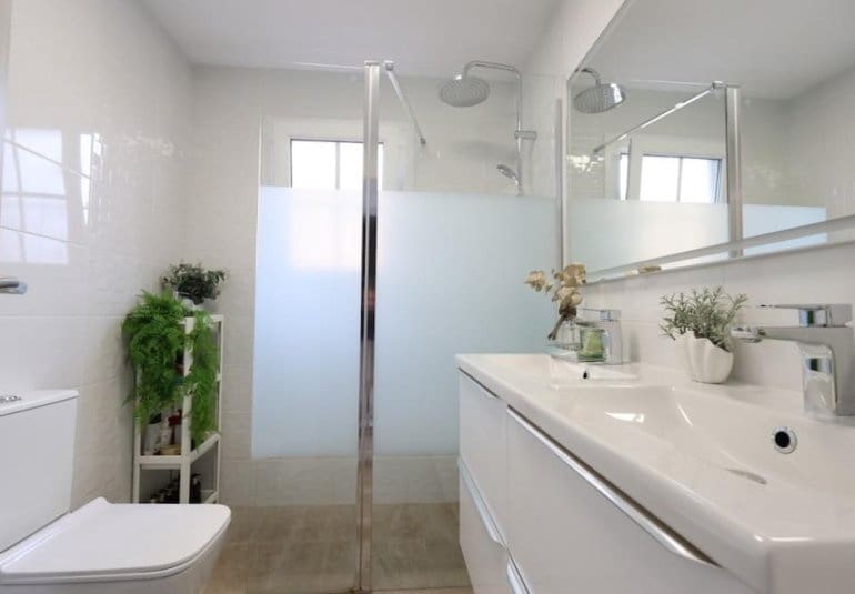 4 bedroom Villa for sale in Filipinas with pool - € 408,000 (Ref: 9745145)