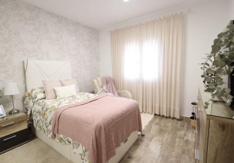 4 bedroom Villa for sale in Filipinas with pool - € 408,000 (Ref: 9745145)