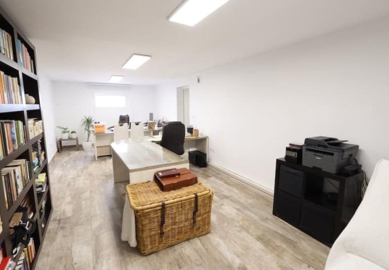 4 bedroom Villa for sale in Filipinas with pool - € 408,000 (Ref: 9745145)