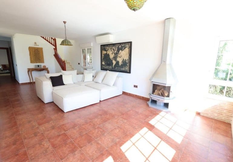 Chalet de 4 habitaciones en Villamartin en venta - 699.000 € (Ref: 9745146)