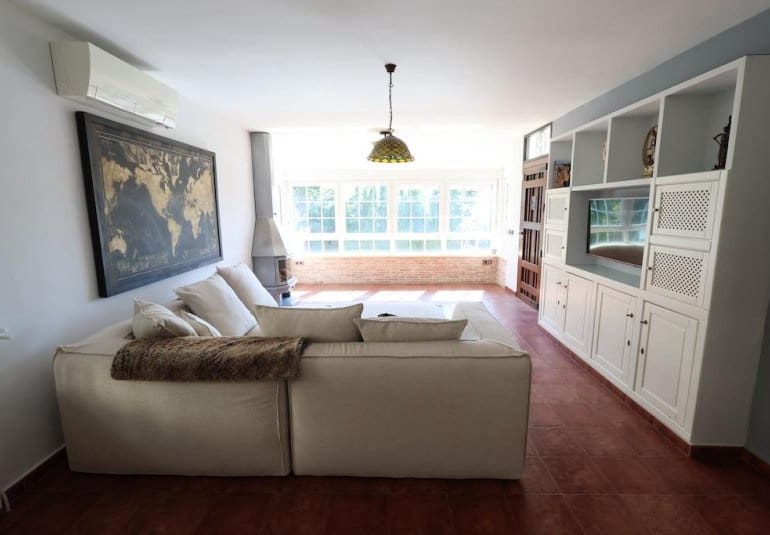 Chalet de 4 habitaciones en Villamartin en venta - 699.000 € (Ref: 9745146)