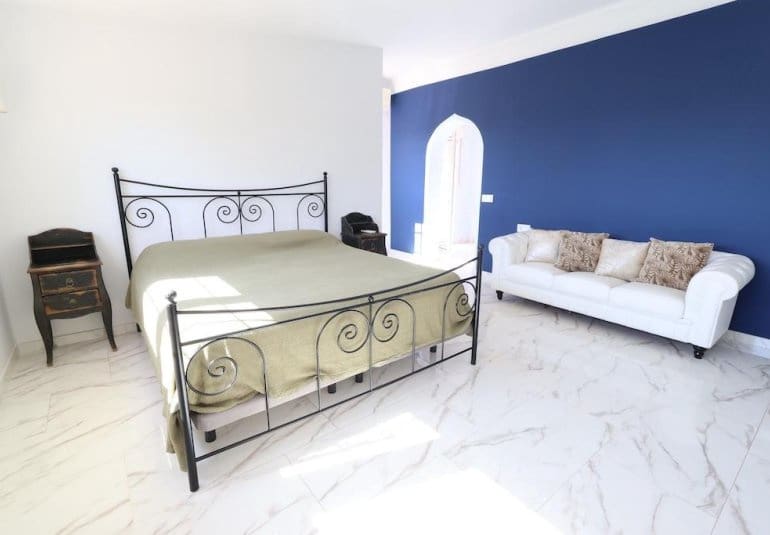 Chalet de 4 habitaciones en Villamartin en venta - 699.000 € (Ref: 9745146)