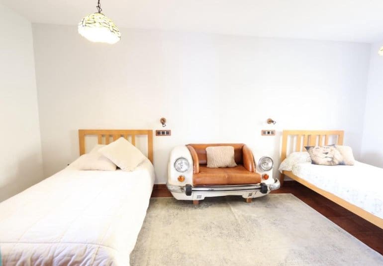 Chalet de 4 habitaciones en Villamartin en venta - 699.000 € (Ref: 9745146)