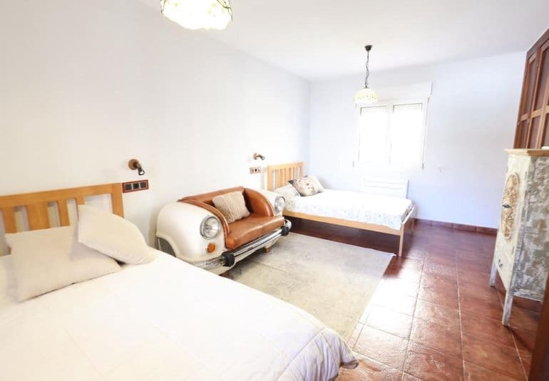 Chalet de 4 habitaciones en Villamartin en venta - 699.000 € (Ref: 9745146)