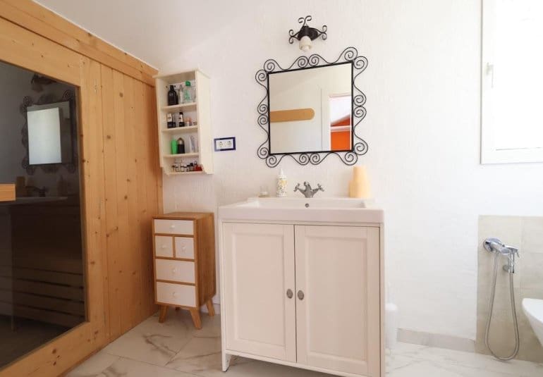 Chalet de 4 habitaciones en Villamartin en venta - 699.000 € (Ref: 9745146)