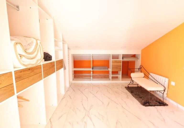 Chalet de 4 habitaciones en Villamartin en venta - 699.000 € (Ref: 9745146)