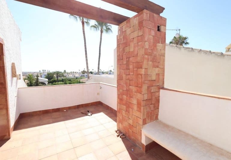 Chalet de 4 habitaciones en Villamartin en venta - 699.000 € (Ref: 9745146)