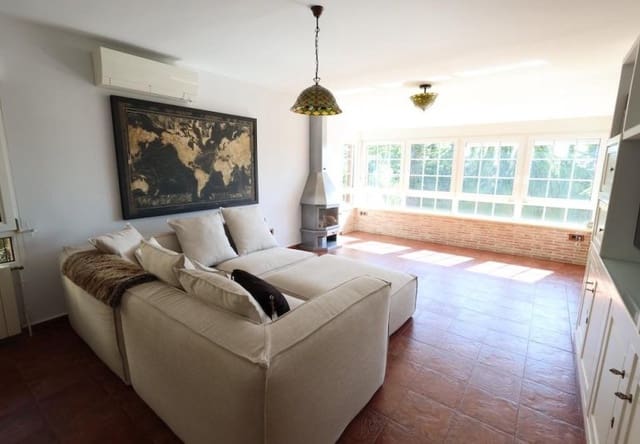 Chalet de 4 habitaciones en Villamartin, Orihuela en venta - 699.000 € (Ref: 9745146)