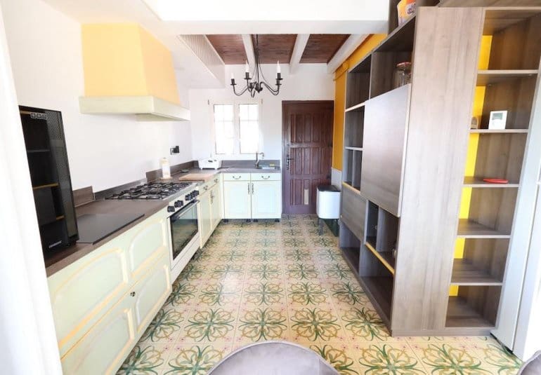 Chalet de 4 habitaciones en Villamartin en venta - 699.000 € (Ref: 9745146)