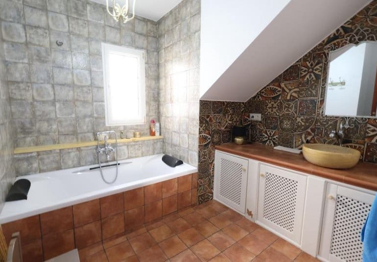 Chalet de 4 habitaciones en Villamartin en venta - 699.000 € (Ref: 9745146)