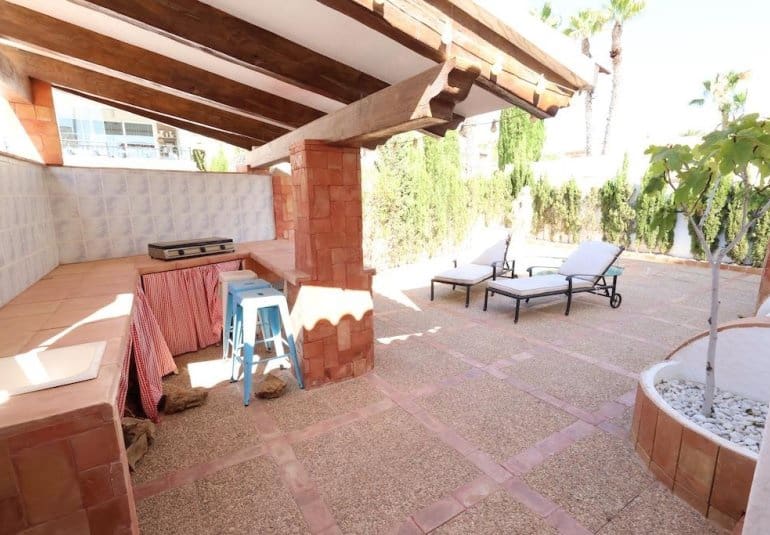 Chalet de 4 habitaciones en Villamartin en venta - 699.000 € (Ref: 9745146)