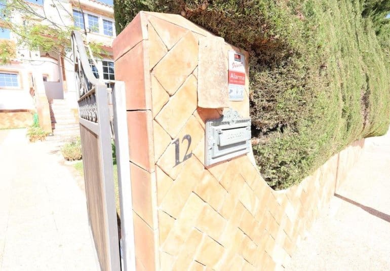 Chalet de 4 habitaciones en Villamartin en venta - 699.000 € (Ref: 9745146)