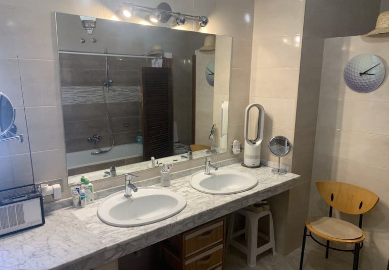 Chalet de 4 habitaciones en Villamartin en venta con piscina - 790.000 € (Ref: 9745147)