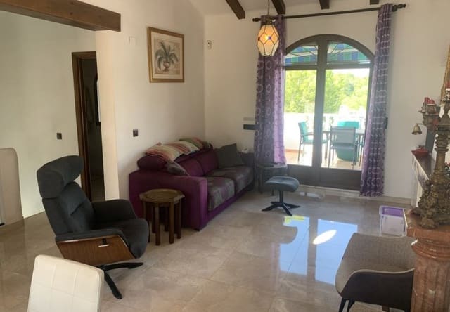 Chalet de 4 habitaciones en Villamartin, Orihuela en venta con piscina - 790.000 € (Ref: 9745147)