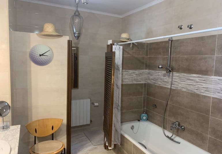 Chalet de 4 habitaciones en Villamartin en venta con piscina - 790.000 € (Ref: 9745147)