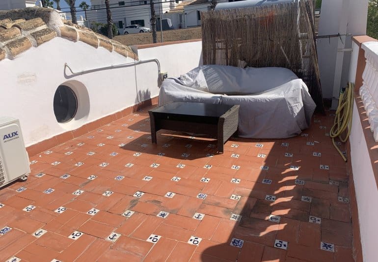 Chalet de 4 habitaciones en Villamartin en venta con piscina - 790.000 € (Ref: 9745147)