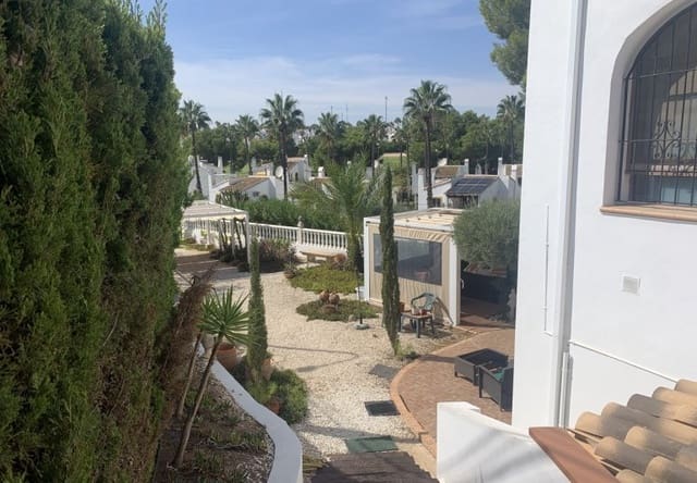 Chalet de 4 habitaciones en Villamartin, Orihuela en venta con piscina - 790.000 € (Ref: 9745147)