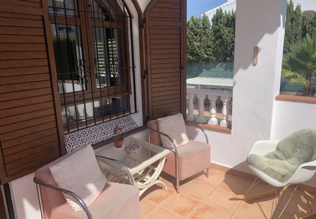 Chalet de 4 habitaciones en Villamartin, Orihuela en venta con piscina - 790.000 € (Ref: 9745147)