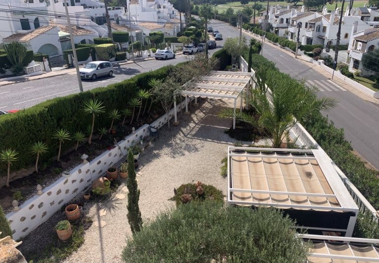 Chalet de 4 habitaciones en Villamartin en venta con piscina - 790.000 € (Ref: 9745147)